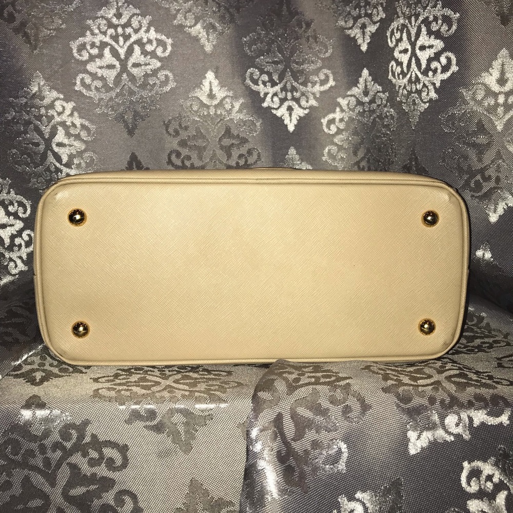 Prada Saffiano Lux - Picture 3 of 5